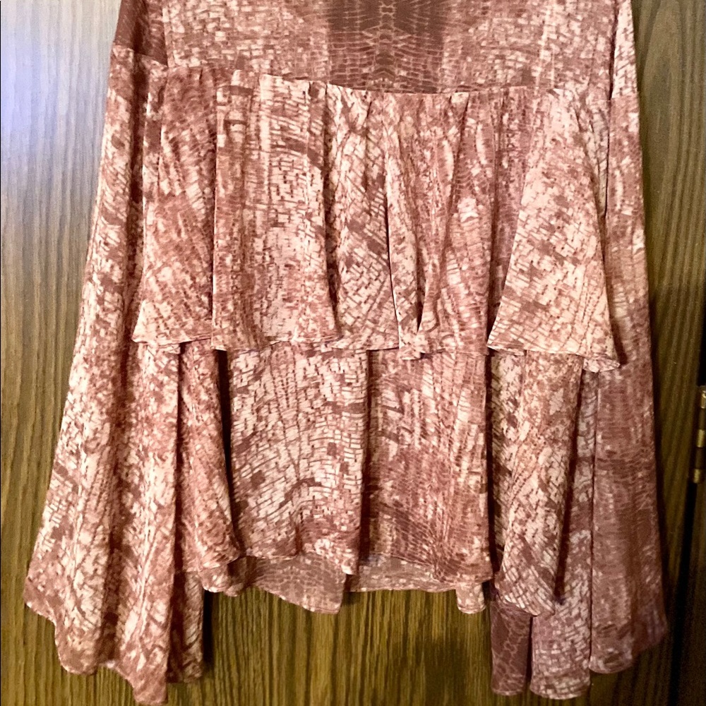 Jennifer Lopez Ruffle Top - Picture 2 of 2